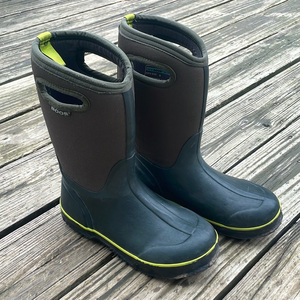 Bogs Kids boots, size 5, insulated, dark green